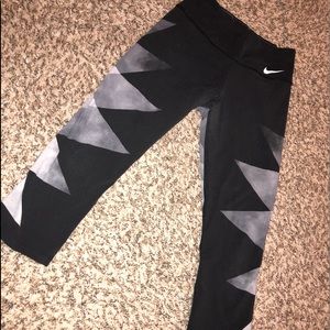 Nike Cropped Dry-Fit Leggings